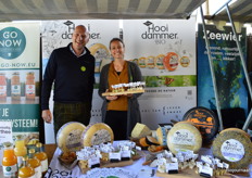 Febijan van Veen en Marian Rustema toonden de kazen van Hooidammer. Het merk kreeg eind vorig jaar een nieuwe uitstraling. 